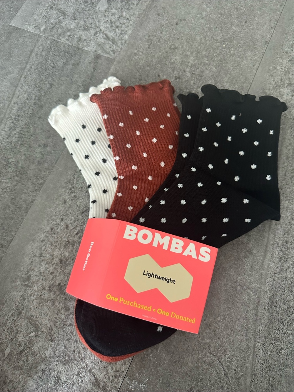 NEW Bombas Women's Ruffle Rib Lightweight Polka Dot Crew Socks in quarter ankle
